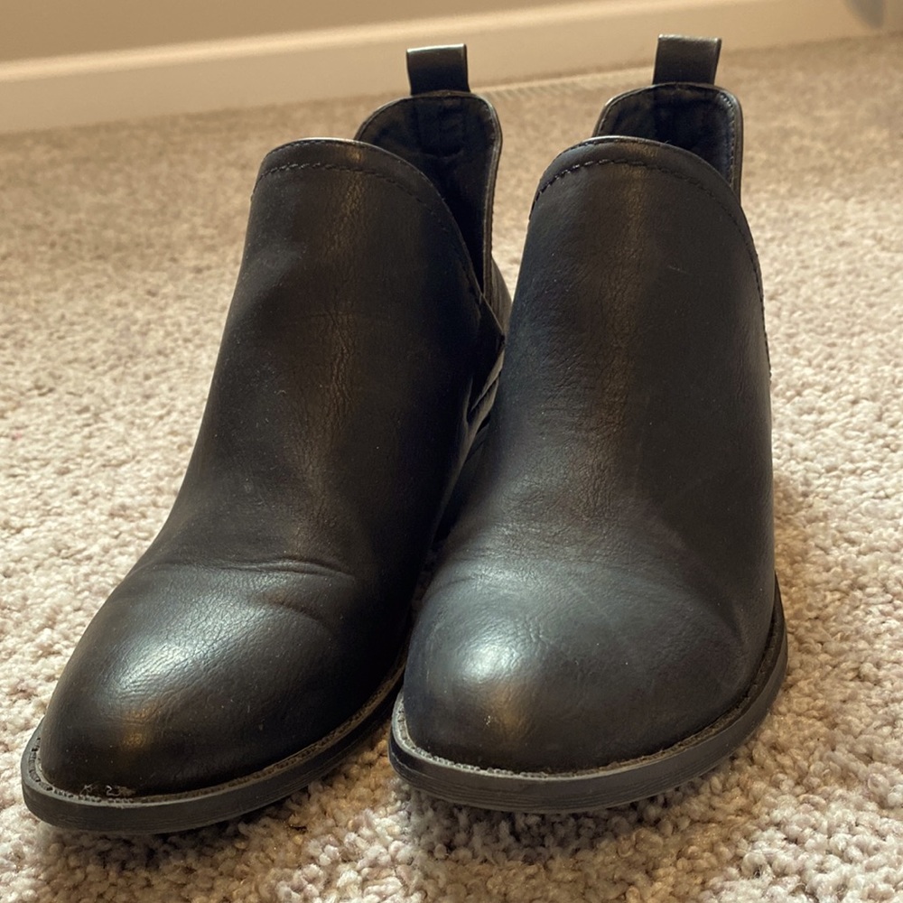 Universal Thread Black Booties